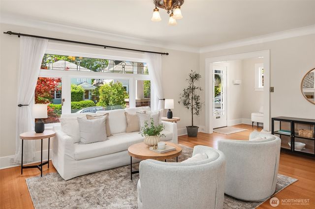 3918 Wallingford Avenue N, Seattle, WA 98103