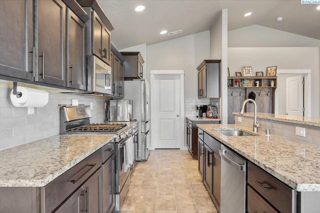 6005 Curlew Lane, Pasco, WA 99301