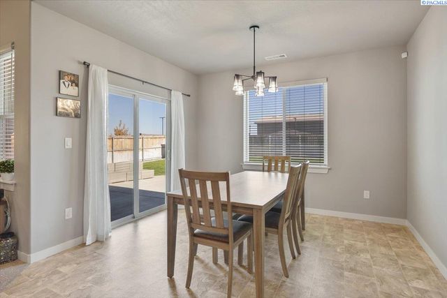 6005 Curlew Lane, Pasco, WA 99301