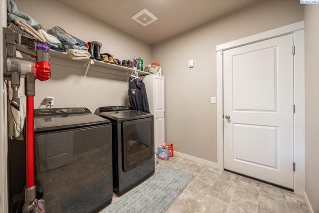 6005 Curlew Lane, Pasco, WA 99301