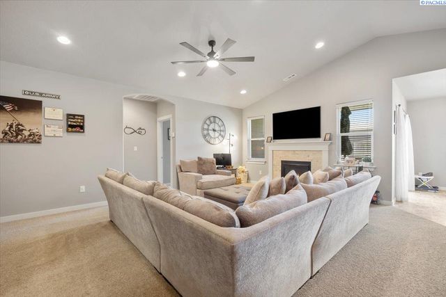 6005 Curlew Lane, Pasco, WA 99301