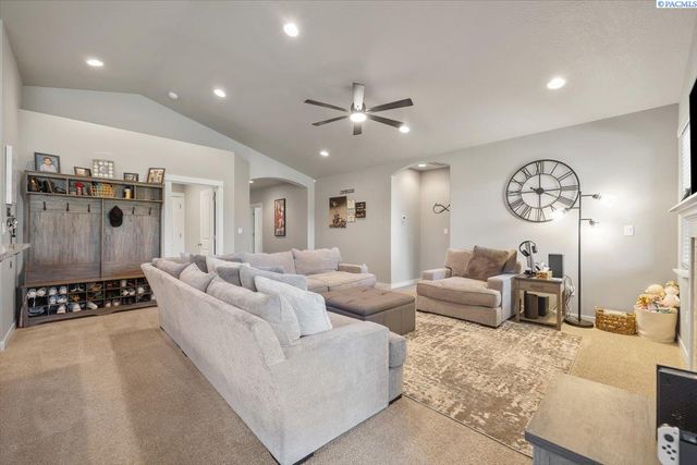 6005 Curlew Lane, Pasco, WA 99301