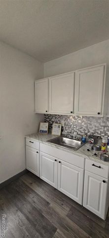 4094 W Euclid Street, Detroit, MI 48204