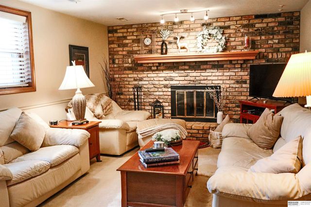 13510 Frances Street, Omaha, NE 68144