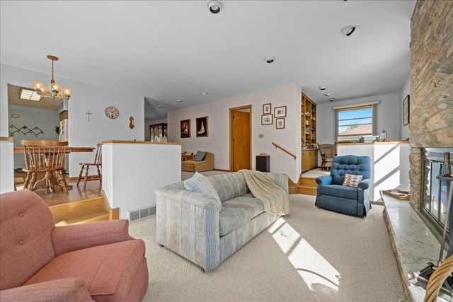 328 W State Street, North Aurora, IL 60542