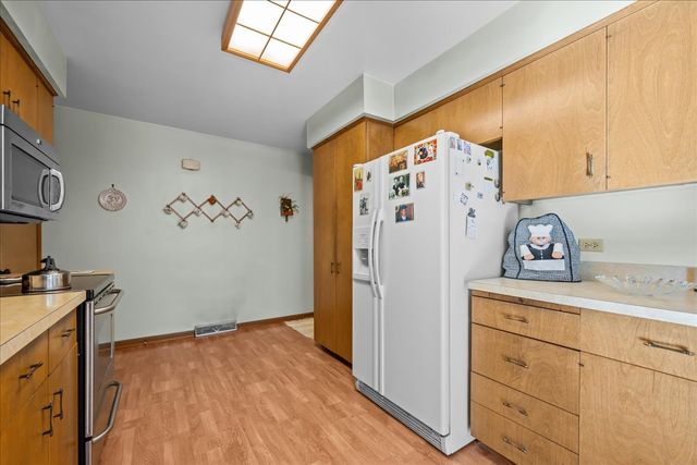 328 W State Street, North Aurora, IL 60542