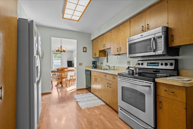 328 W State Street, North Aurora, IL 60542