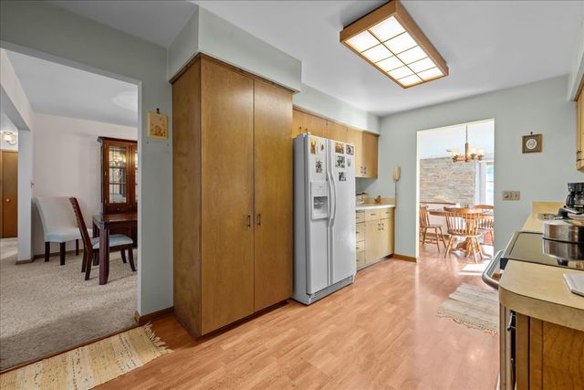 328 W State Street, North Aurora, IL 60542