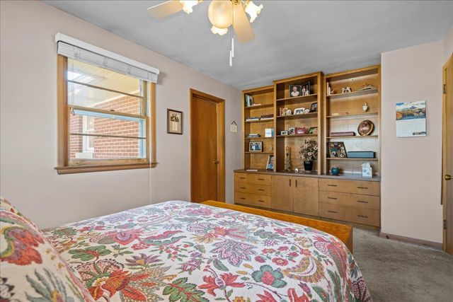 328 W State Street, North Aurora, IL 60542