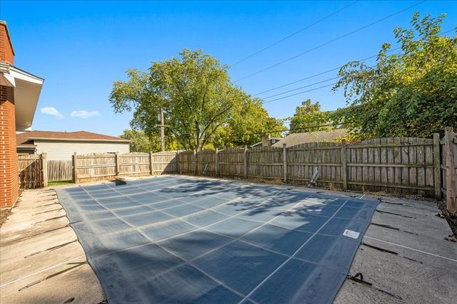 328 W State Street, North Aurora, IL 60542