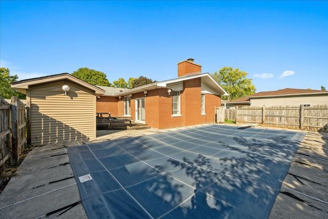 328 W State Street, North Aurora, IL 60542