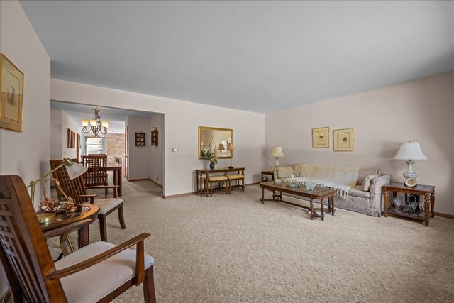 328 W State Street, North Aurora, IL 60542