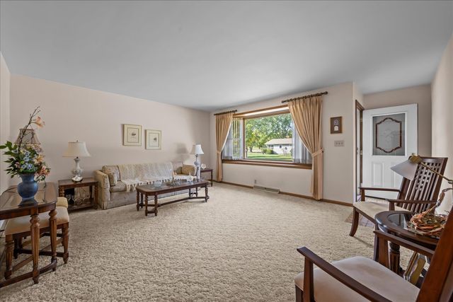 328 W State Street, North Aurora, IL 60542