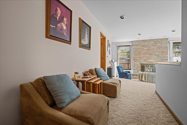 328 W State Street, North Aurora, IL 60542