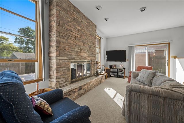 328 W State Street, North Aurora, IL 60542