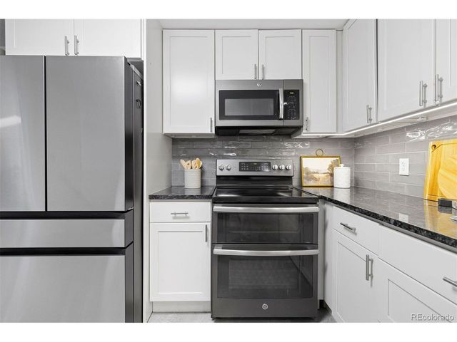141 S Saulsbury St, Lakewood, CO 80226