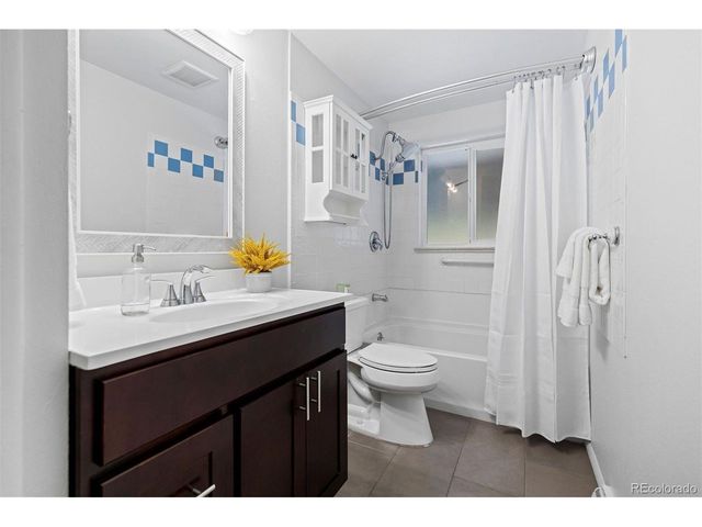141 S Saulsbury St, Lakewood, CO 80226
