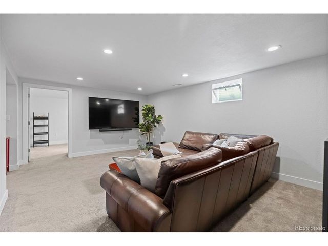 141 S Saulsbury St, Lakewood, CO 80226