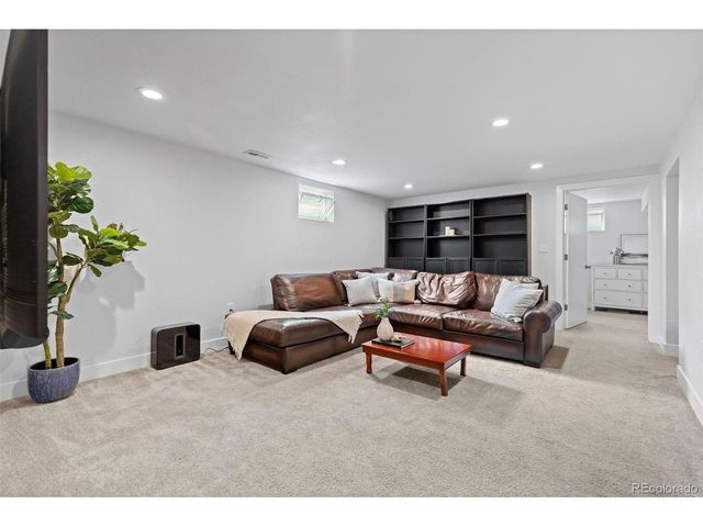 141 S Saulsbury St, Lakewood, CO 80226