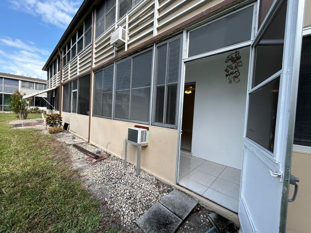235 Canterbury K, West Palm Beach, FL 33417