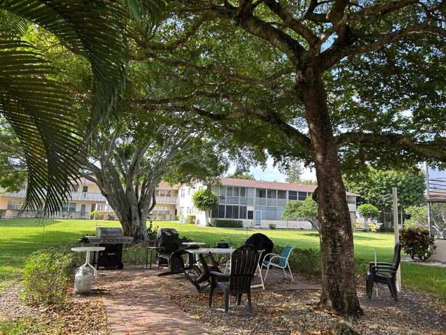 235 Canterbury K, West Palm Beach, FL 33417
