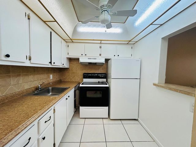 235 Canterbury K, West Palm Beach, FL 33417