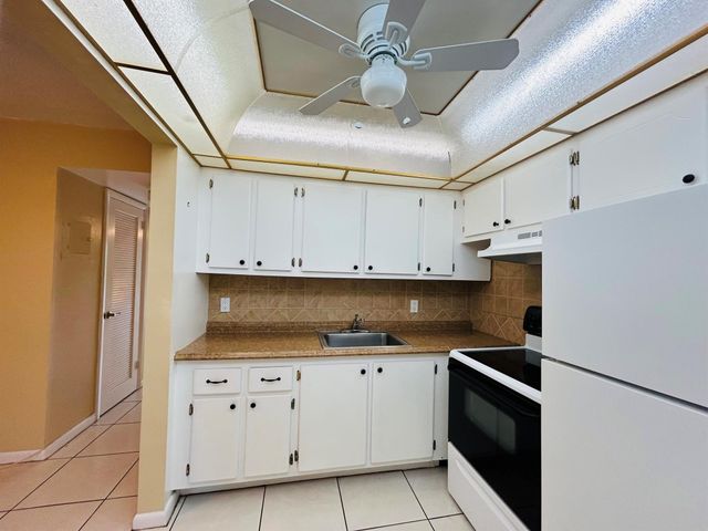 235 Canterbury K, West Palm Beach, FL 33417