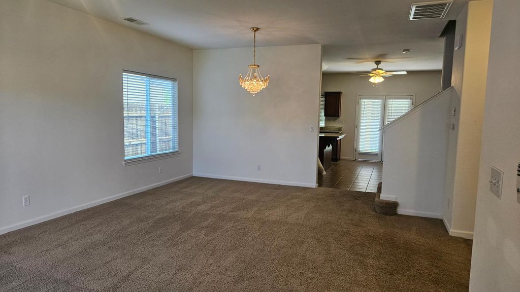 Image 3 of property listing at 580 W Sunset Street, Kingsburg, CA 93631