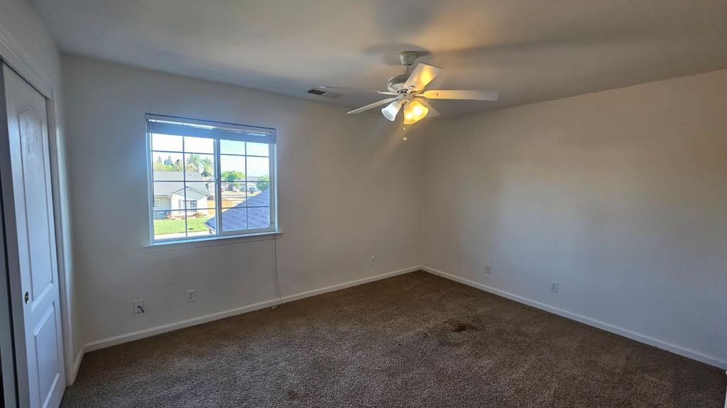 Image 6 of property listing at 580 W Sunset Street, Kingsburg, CA 93631