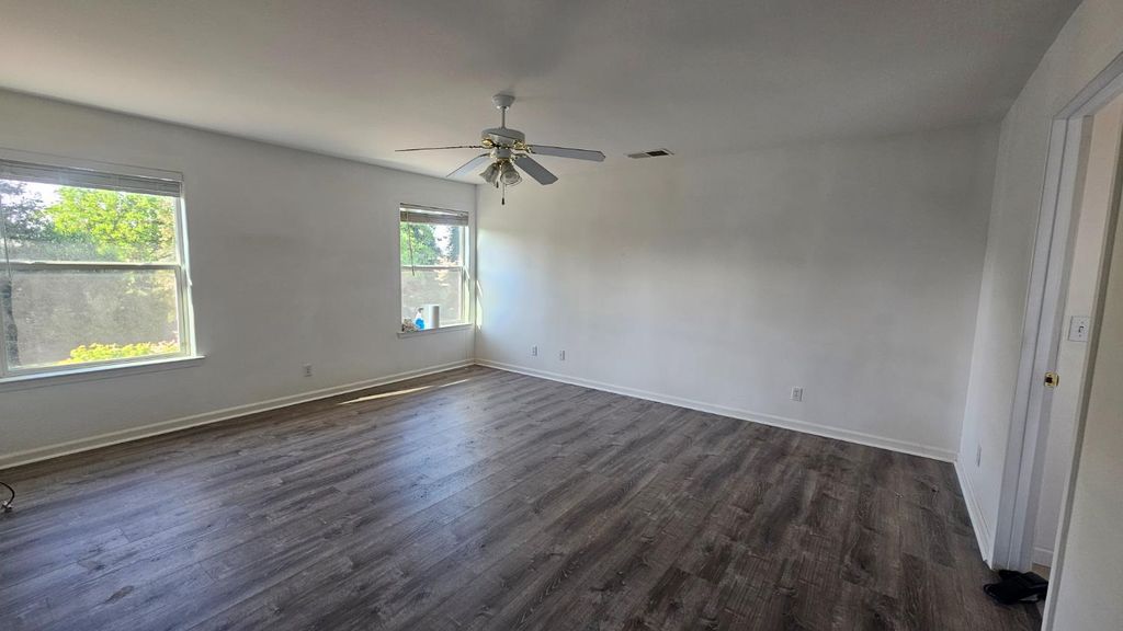 Image 7 of property listing at 580 W Sunset Street, Kingsburg, CA 93631