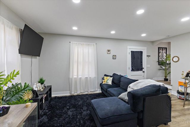 619 Daleview Avenue, Harrison Twp, OH 45405