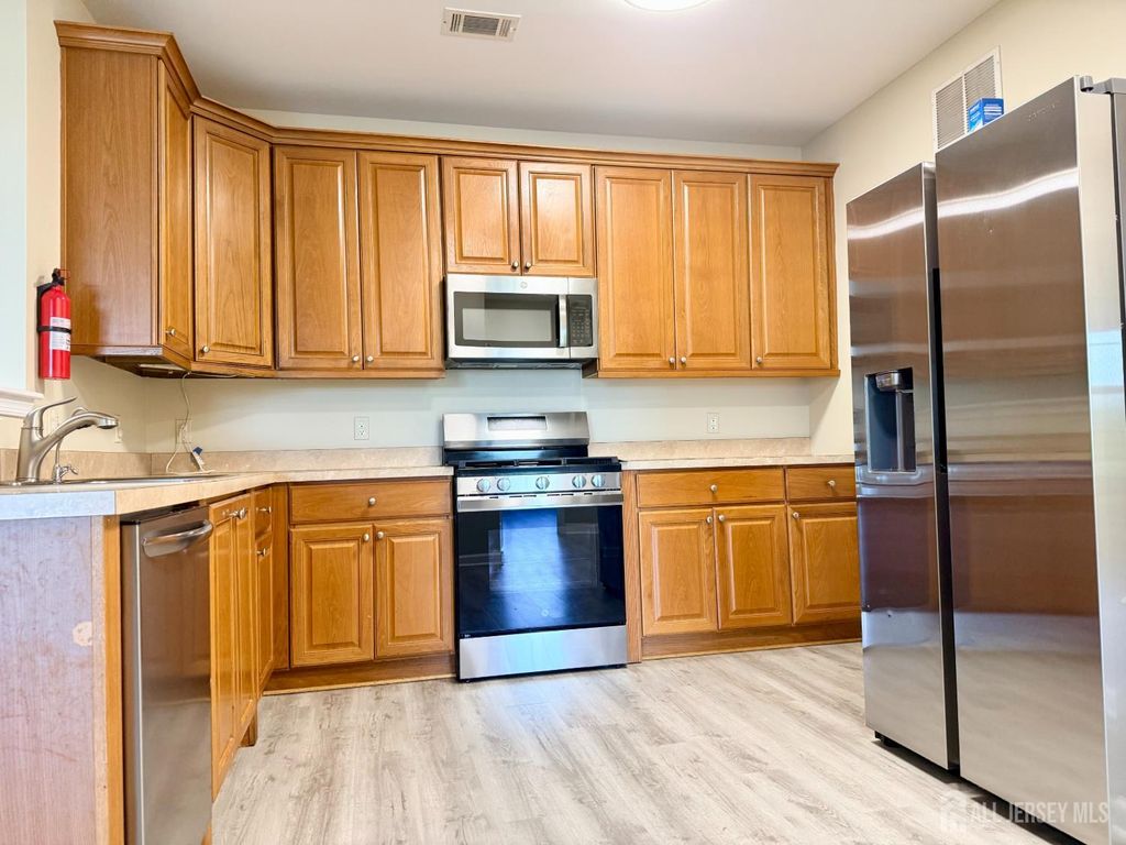 3032 Edward Stec Boulevard, Edison, NJ 08837