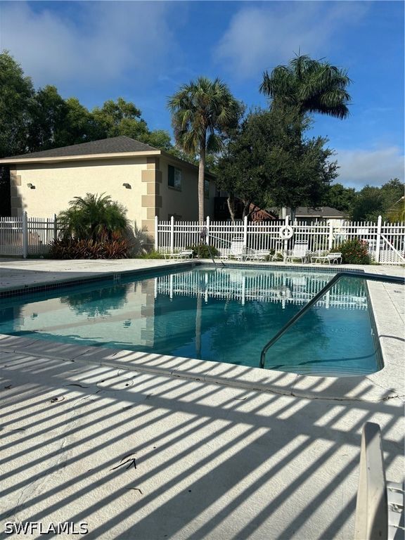 5386 16th PL SW F-4, Naples, FL 34116