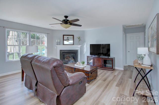 3819 Cameron Creek Drive, Matthews, NC 28105