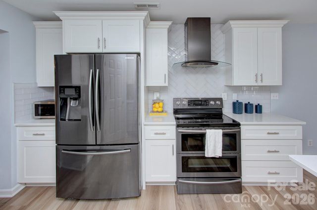 3819 Cameron Creek Drive, Matthews, NC 28105