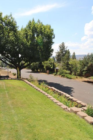 2075 Calhoun Street, Klamath Falls, OR 97601