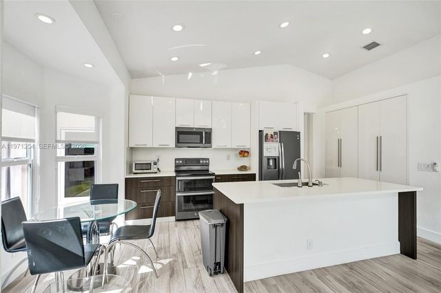 4928 SW 33rd Way, Hollywood, FL 33312