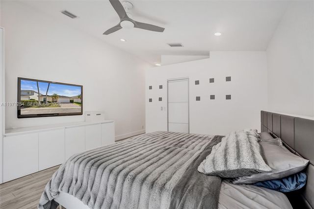 4928 SW 33rd Way, Hollywood, FL 33312