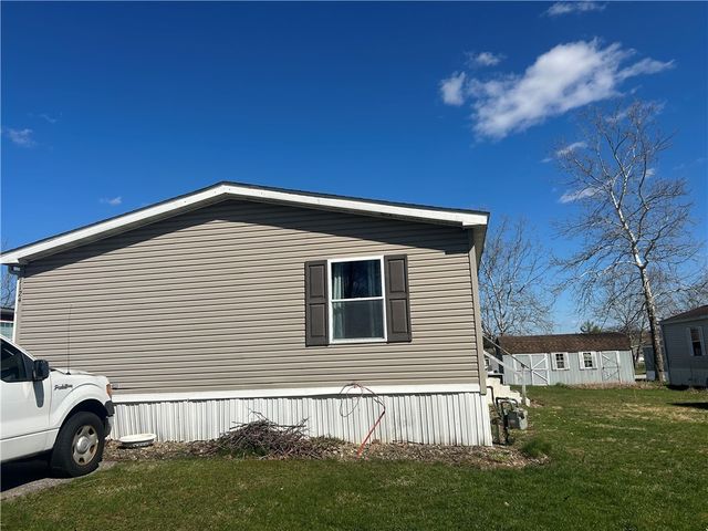 1124 Atlantis Dr, West Newton, PA 15089