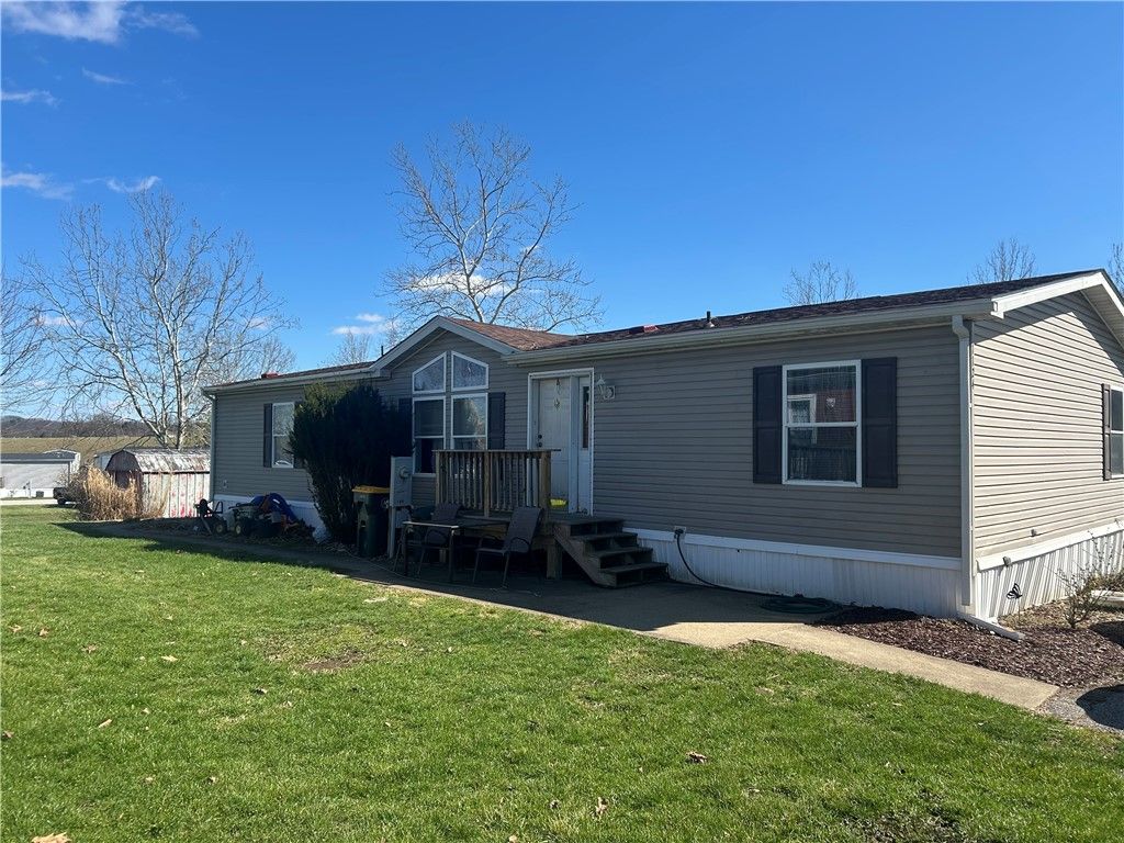 1124 Atlantis Dr, West Newton, PA 15089