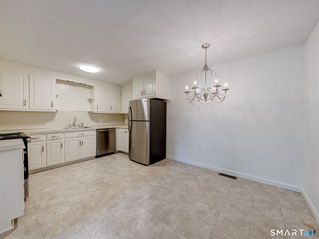 54 Oak Street 13, Middletown, CT 06457