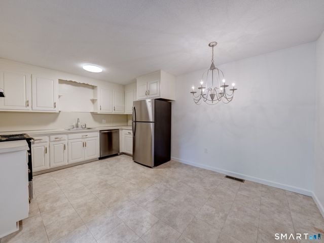54 Oak Street 13, Middletown, CT 06457