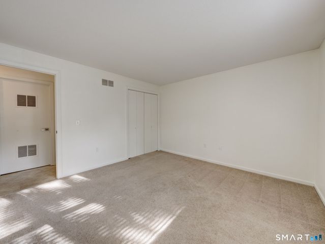 54 Oak Street 13, Middletown, CT 06457