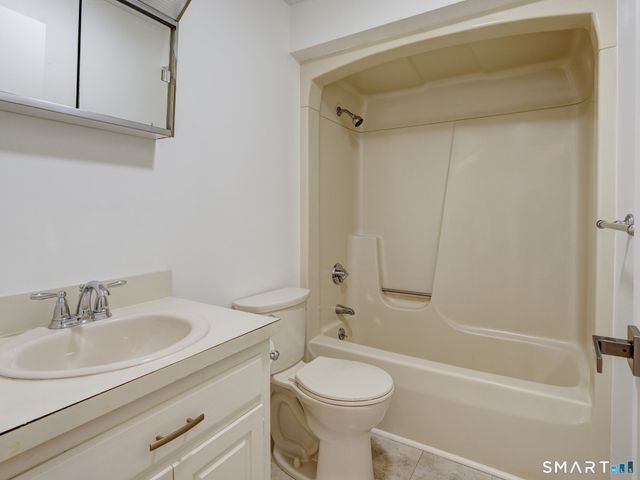 54 Oak Street 13, Middletown, CT 06457