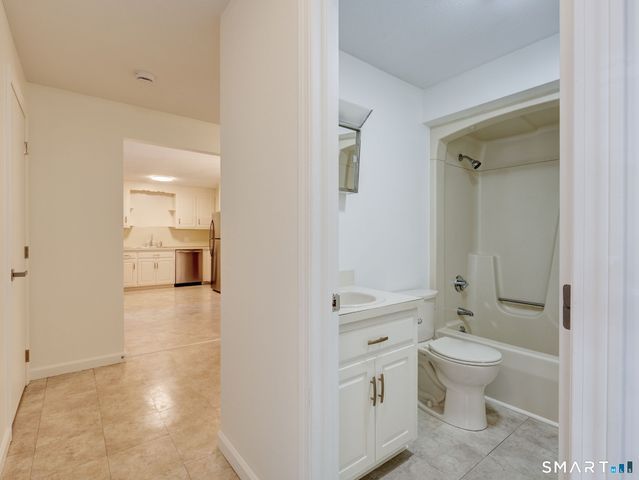 54 Oak Street 13, Middletown, CT 06457