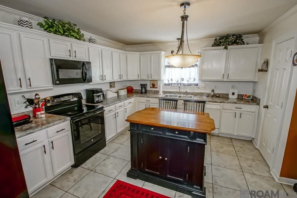 4224 Wimbish Dr, Baker, LA 70714