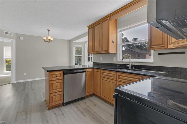 500 Wyn DR, Newport News, VA 23608