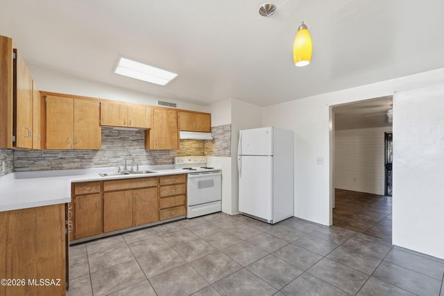 1808 W Caravelle Road, Tucson, AZ 85713