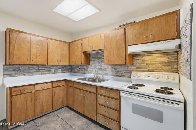 1808 W Caravelle Road, Tucson, AZ 85713
