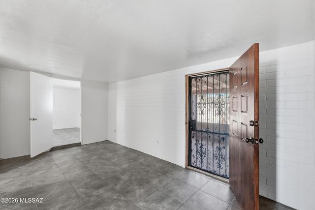 1808 W Caravelle Road, Tucson, AZ 85713